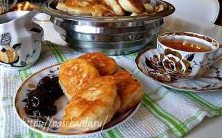 Оладьи на дрожжах — 5 самых вкусных рецептов с фото