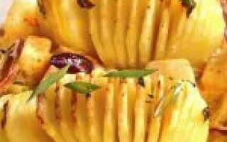Молодая картошка, запеченная в духовке дольками