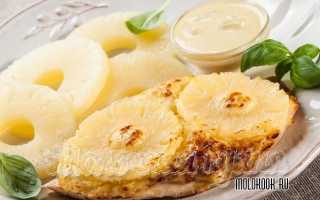 Как сделать мясо с ананасами и сыром в духовке в домашних условиях