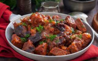 Рецепт вкусной говядины, тушеной на сковороде с черносливом пошагово с фото